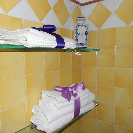 Salighes Bed & Breakfast 3*